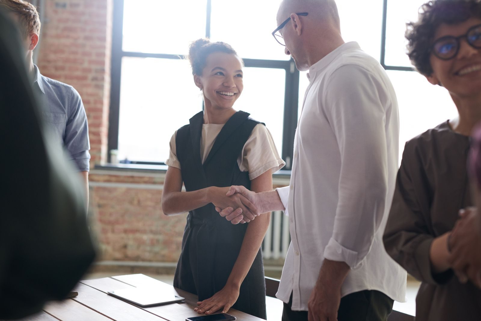 Supportive but performance-focused dialogue between senior professionals
